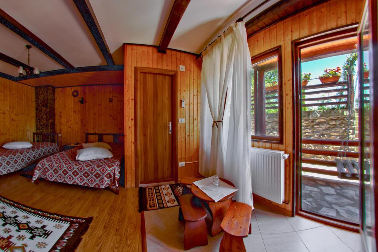 Pensiunea La Maria Lu' Sandoiu Otel Poenari Dış mekan fotoğraf