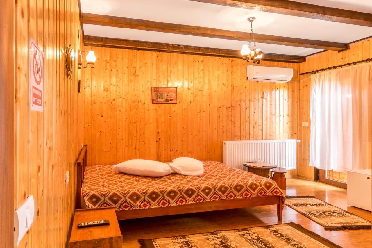 Pensiunea La Maria Lu' Sandoiu Otel Poenari Dış mekan fotoğraf