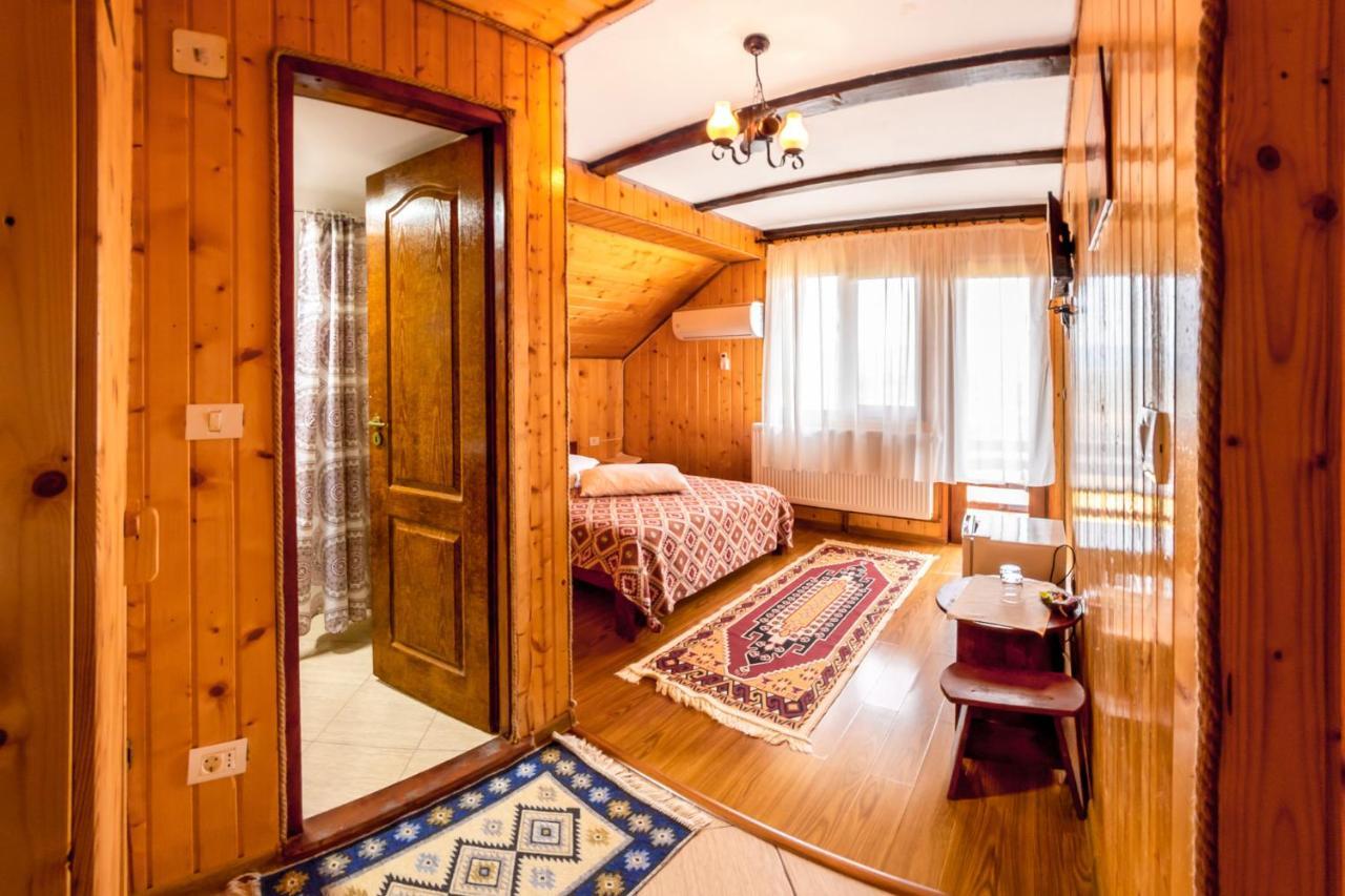 Pensiunea La Maria Lu' Sandoiu Otel Poenari Dış mekan fotoğraf