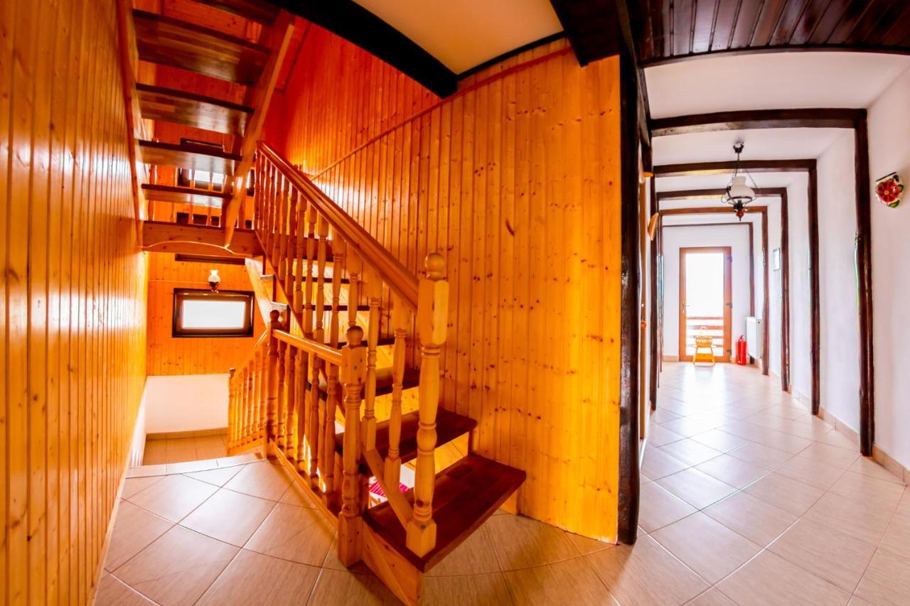 Pensiunea La Maria Lu' Sandoiu Otel Poenari Dış mekan fotoğraf
