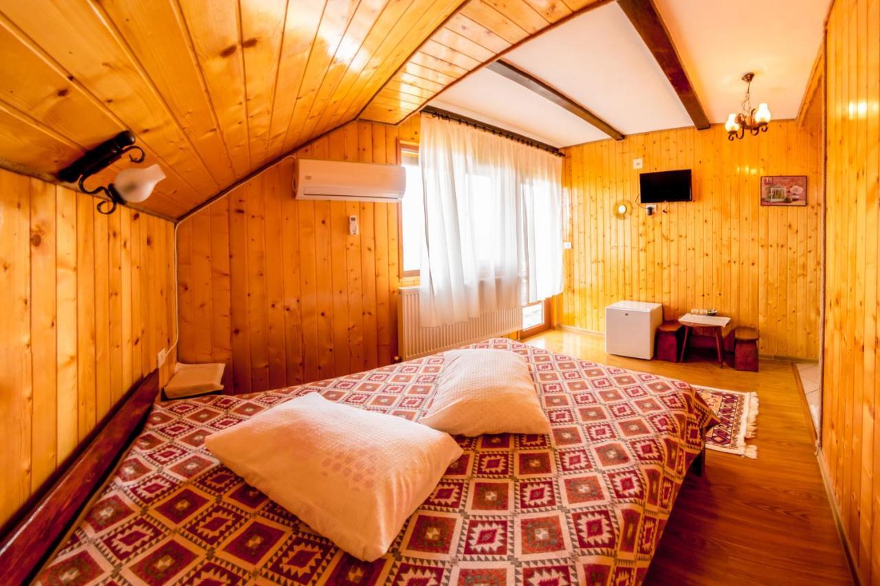 Pensiunea La Maria Lu' Sandoiu Otel Poenari Dış mekan fotoğraf